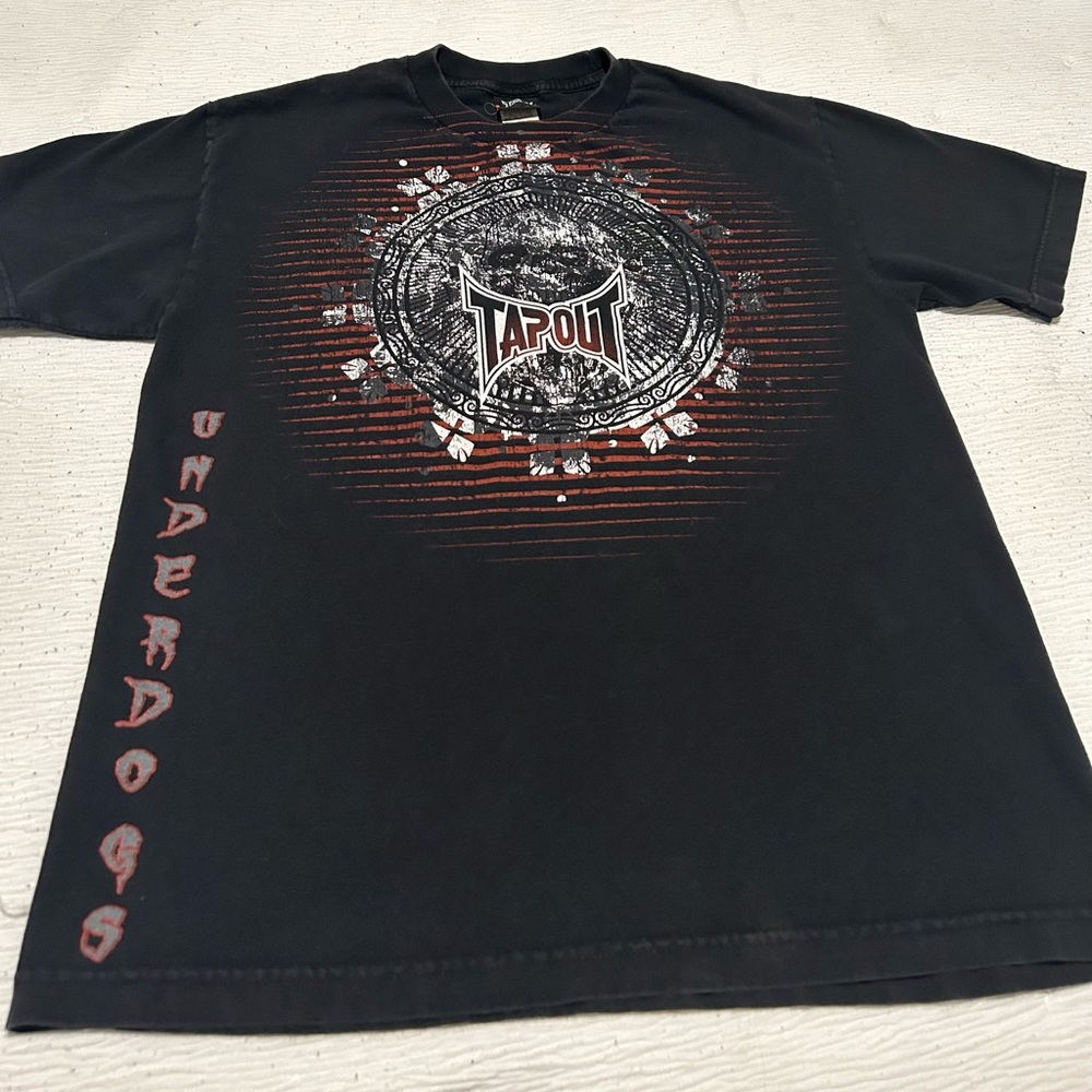 Y2K black tap out short sleeve good condition